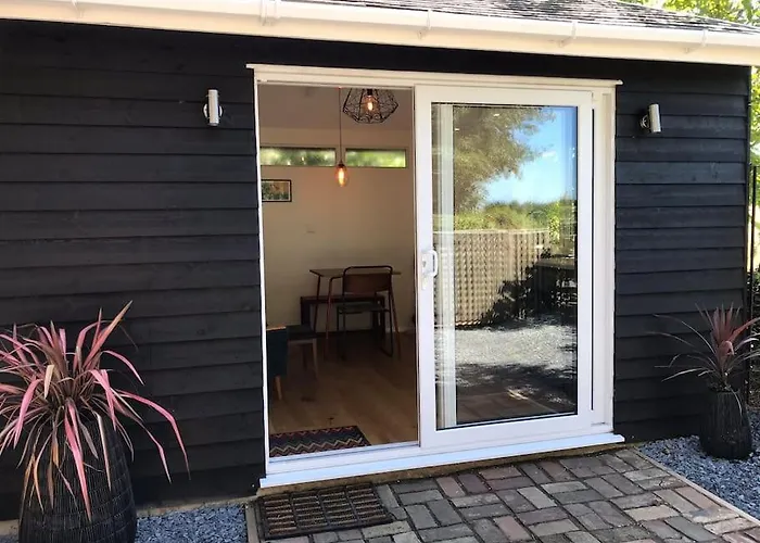 The Bay Cabin, Secluded Retreat Freshwater Bay