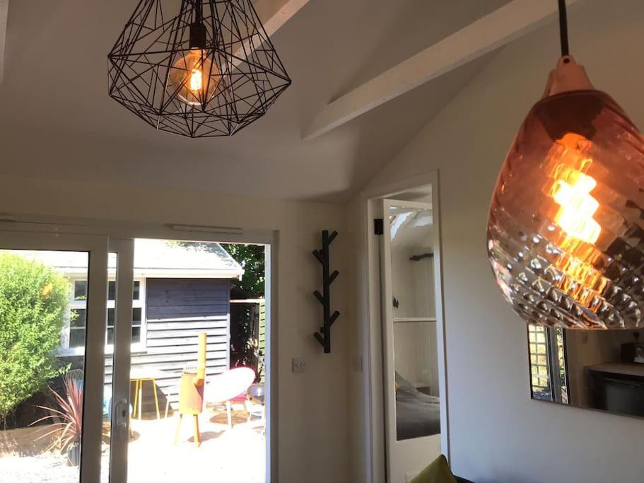 The Bay Cabin, Secluded Retreat Bay Apartment Freshwater